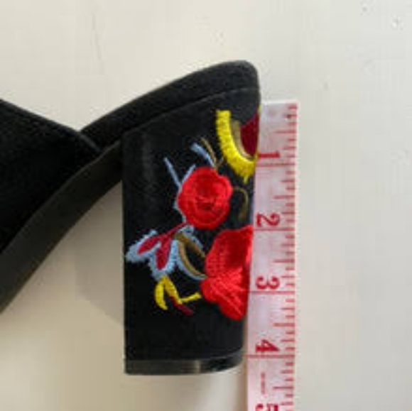 Steve Madden Floral Embroidered Mules Size 8 in Black - Picture 9 of 9